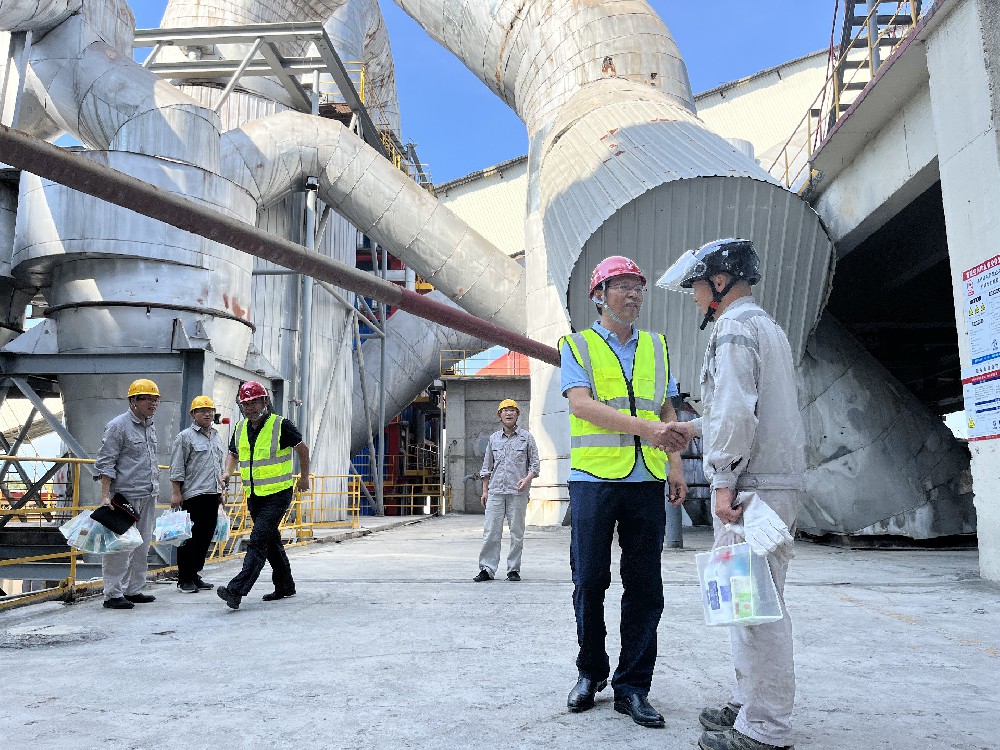 彭興華一行到江山南方高溫慰問(wèn)